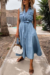Vestido midi vaquero de botonadura sencilla, sin mangas y con cordones